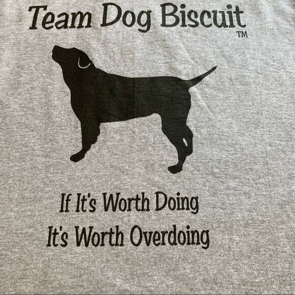 🆕 Team Dog Biscuit Black Labrador Gray Tee Shirt NWOT - Picture 2 of 8